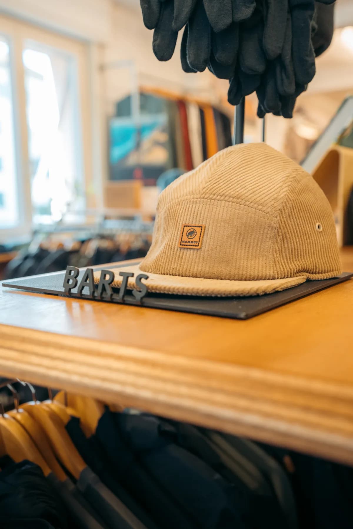 Détail — casquette Mammut