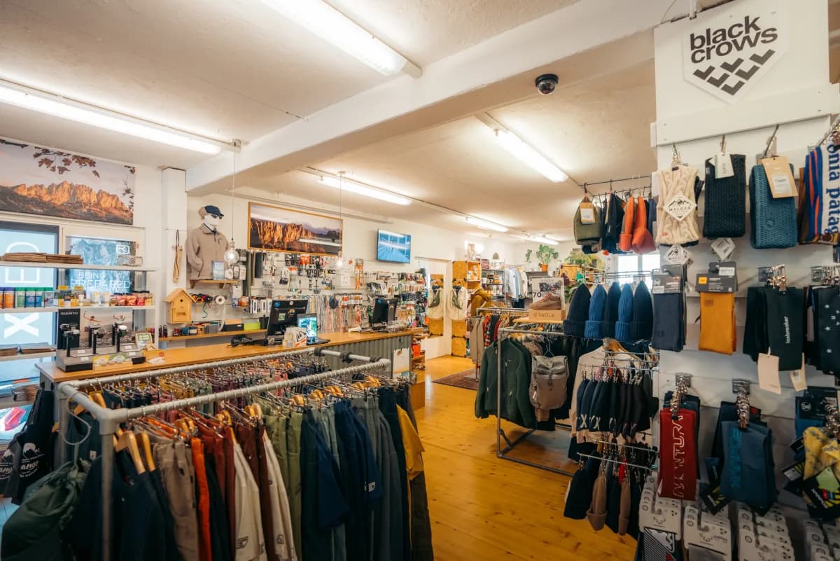Intérieur du magasin — vue générale